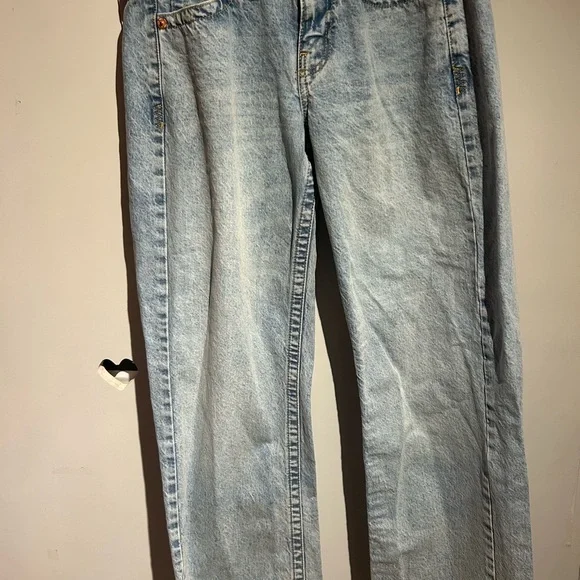 BDG Kayla Low-Rise Straight Leg Jean - Picture 2 of 5